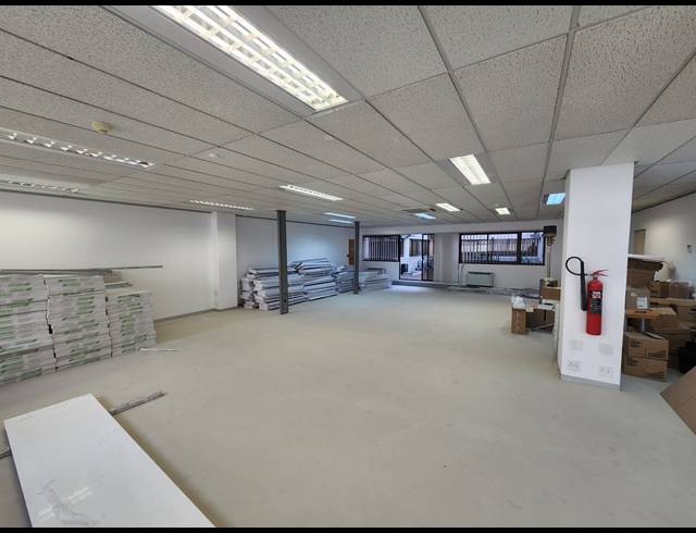 324M² OFFICE TO LET IN PINELANDS